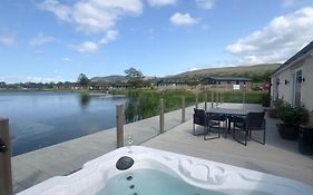 Luxurious And Peaceful Lakeside House, Clitheroe